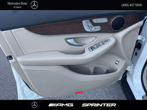 Used 2022 Mercedes-Benz GLC 300 4MATIC image 11