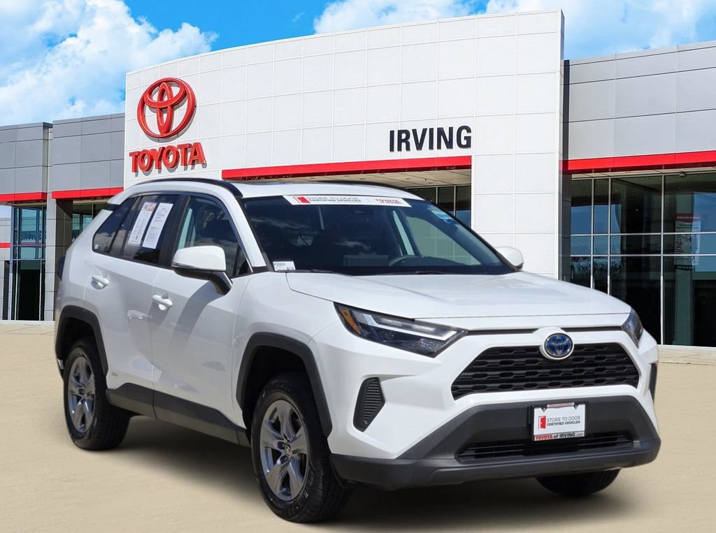 Used 2022 Toyota RAV4 XLE w/ Convenience Package AWD/4WD image 2