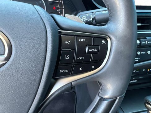 Used 2022 Lexus ES 350 Ultra Luxury w/ Accessory Package 2 image 28