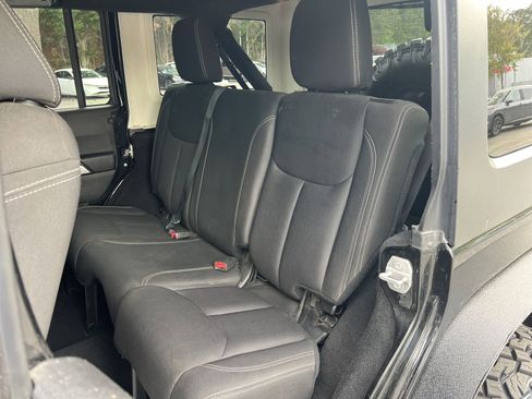 Used 2016 Jeep Wrangler Unlimited Rubicon w/ Dual Top Group AWD/4WD image 16