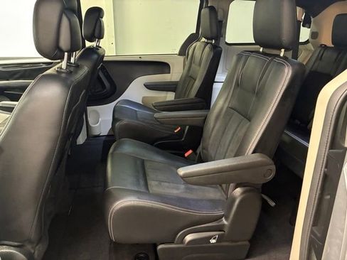 Used 2019 Dodge Grand Caravan SXT w/ Driver Convenience Group FWD image 32