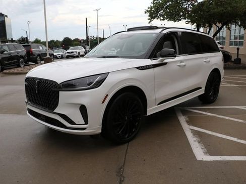 Used 2026 Lincoln Aviator Reserve AWD/4WD image 3