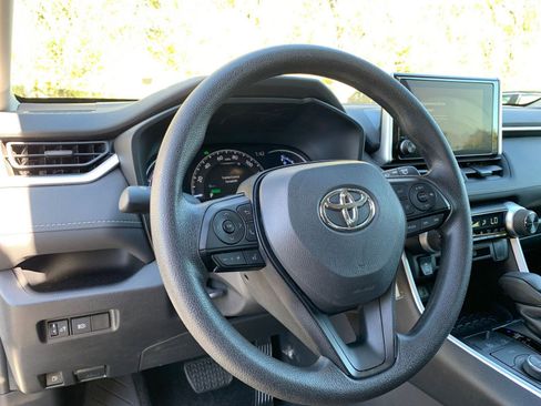 Used 2025 Toyota RAV4 LE image 33