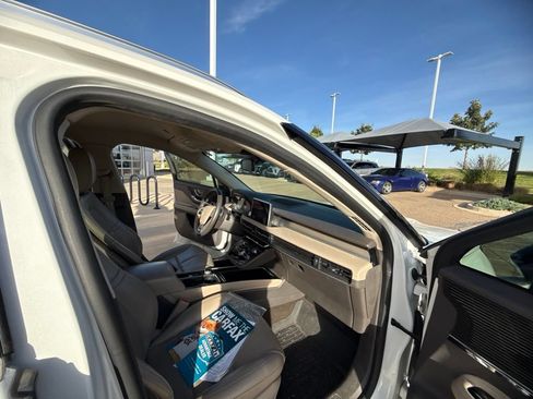 Used 2021 Lincoln Corsair AWD image 13
