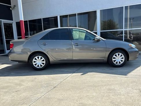 Used 2006 Toyota Camry LE FWD image 2