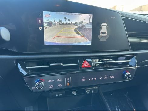 Used 2024 Kia Niro EX image 25