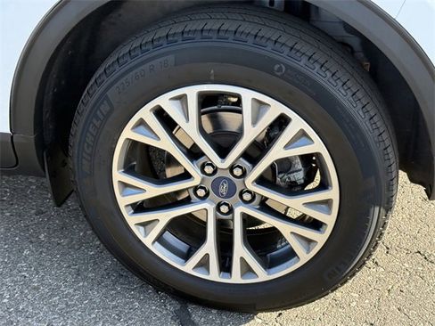 Used 2022 Ford Escape SEL image 5