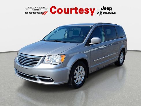 Used 2016 Chrysler Town & Country Touring w/ Driver Convenience Group image 5
