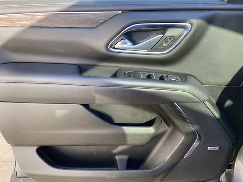 Used 2022 Chevrolet Suburban Z71 w/ Off-Road Capability Package image 11