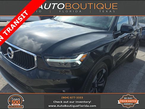 Used 2021 Volvo XC40 T5 Momentum image 1
