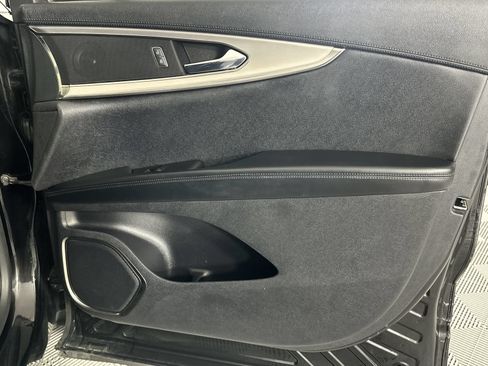 Used 2020 Lincoln Nautilus FWD w/ Equipment Group 101A image 30