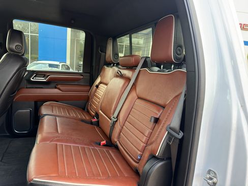 Used 2024 GMC Sierra 2500 Denali Ultimate w/ Max Trailering Package AWD/4WD image 9