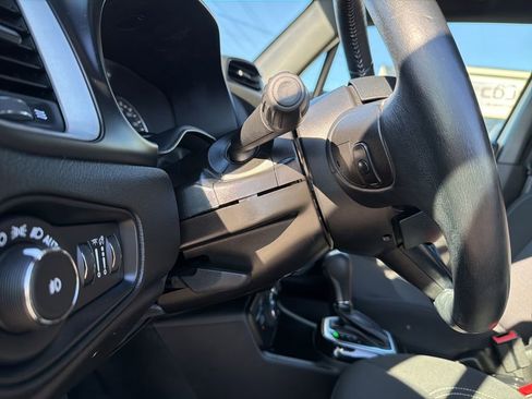 Used 2021 Jeep Renegade Latitude w/ Sun & Sound Group image 47