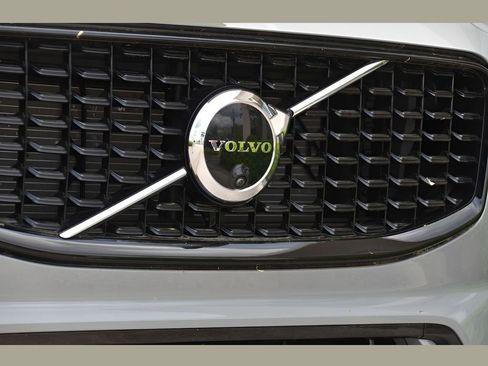 Certified 2025 Volvo XC60 B5 Ultra w/ Protection Package Premier image 8