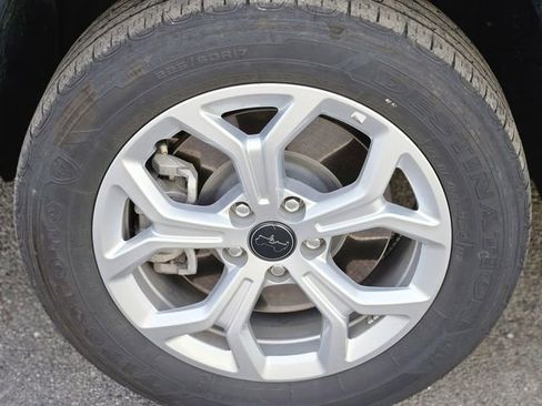 Used 2025 Jeep Compass Latitude AWD/4WD image 10