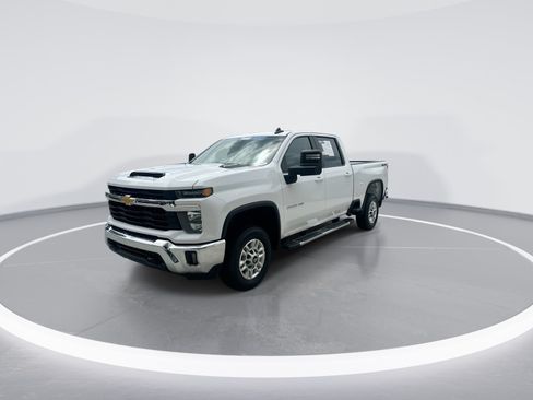 Used 2025 Chevrolet Silverado 2500 LT w/ Convenience Package AWD/4WD image 5