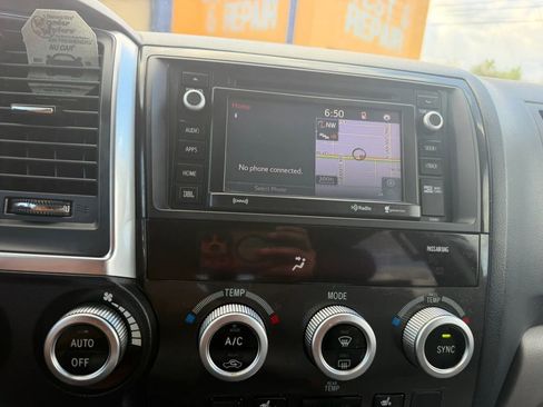 Used 2019 Toyota Sequoia Limited w/ Safety & Convenience Package AWD/4WD image 27