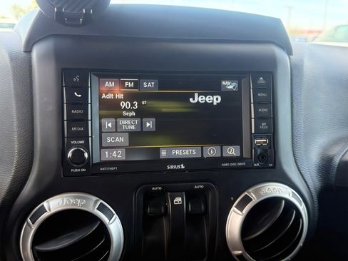 Used 2017 Jeep Wrangler Sahara w/ Connectivity Group image 19