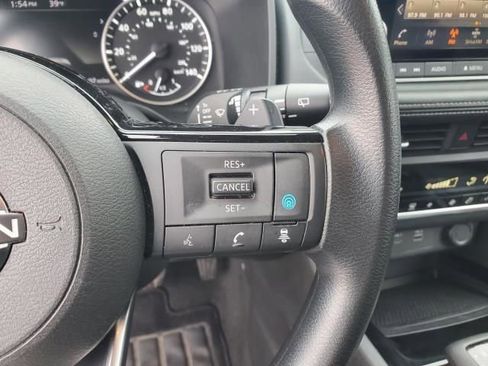 Used 2023 Nissan Rogue SV image 27