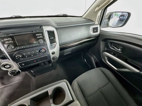 Used 2017 Nissan Titan SV AWD/4WD image 11