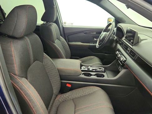 Used 2025 Honda Pilot Sport image 24