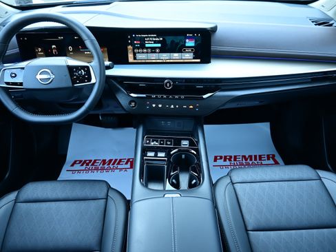 Certified 2025 Nissan Murano Platinum w/ Cargo Package image 17