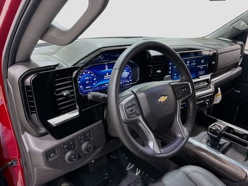 Used 2025 Chevrolet Silverado 1500 LTZ AWD/4WD image 9