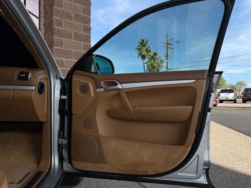 Used 2003 Porsche Cayenne S image 29