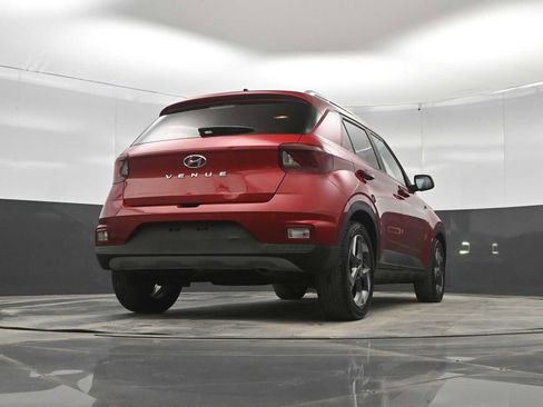 Used 2022 Hyundai Venue Limited FWD image 34