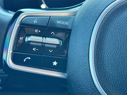 Used 2023 Kia Carnival SX image 10