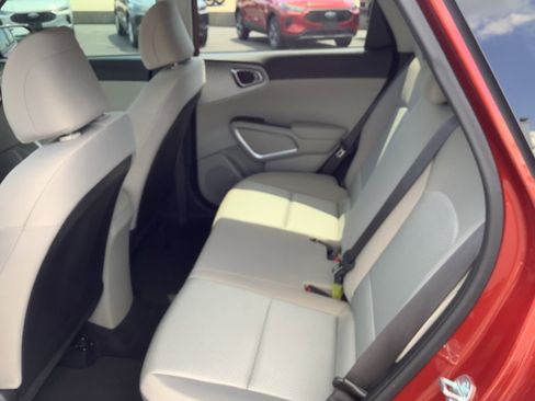 Used 2023 Kia Soul LX w/ LX Technology Package image 9