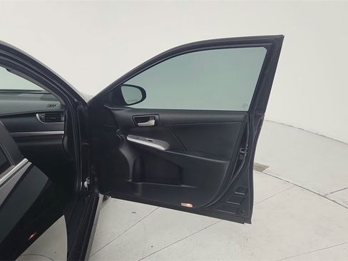 Used 2013 Toyota Camry SE image 25