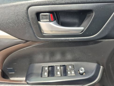 Used 2018 Toyota Highlander XLE image 8