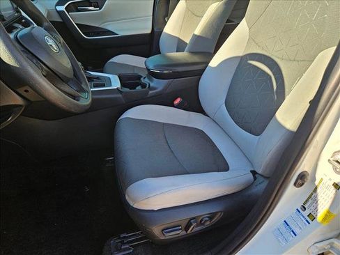 Used 2020 Toyota RAV4 XLE image 15