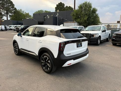 Used 2025 Nissan Kicks SV AWD/4WD image 5