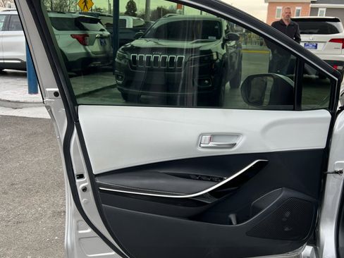 Used 2019 Toyota Corolla XSE image 16