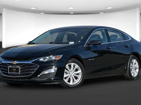 Used 2023 Chevrolet Malibu LT image 2