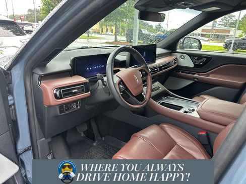 Used 2025 Lincoln Aviator Reserve w/ Luxury Package RWD image 9