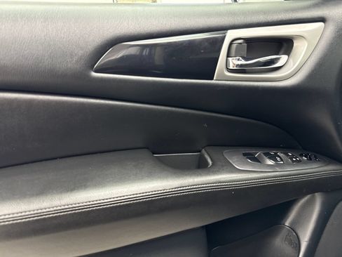 Used 2020 Nissan Pathfinder SV FWD image 33