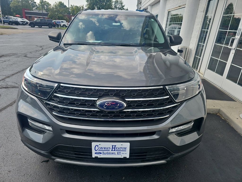 Used 2023 Ford Explorer XLT w/ Equipment Group 202A AWD/4WD image 3