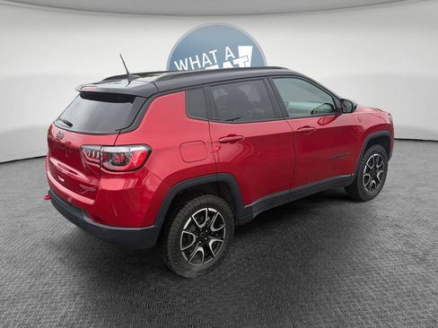 Used 2025 Jeep Compass Trailhawk AWD/4WD image 3
