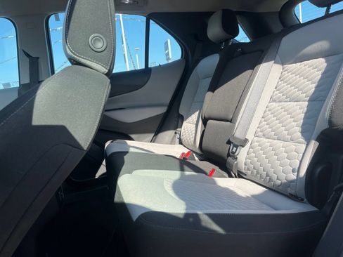 Used 2021 Chevrolet Equinox LS FWD image 12