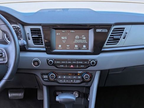 Used 2019 Kia Niro EX FWD image 17