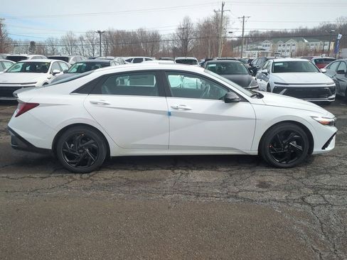 New 2026 Hyundai Elantra SEL Sport Premium FWD image 2