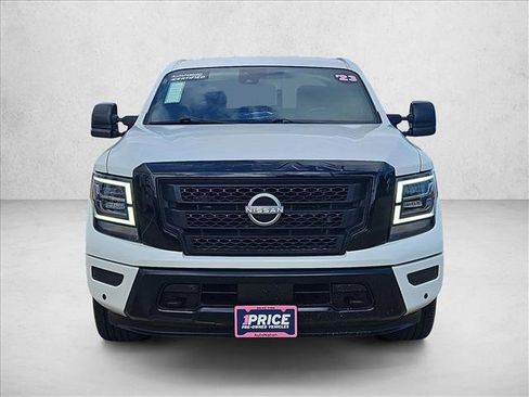 Used 2023 Nissan Titan SV w/ SV Convenience Package image 2