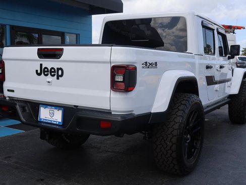Used 2023 Jeep Gladiator Sport AWD/4WD image 4