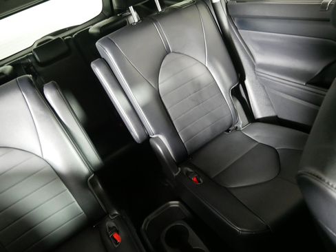 Used 2020 Toyota Highlander XLE image 14