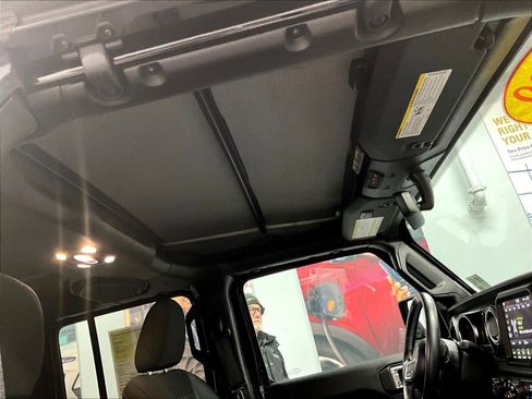 Used 2022 Jeep Wrangler Unlimited Sahara w/ Cold Weather Group image 22