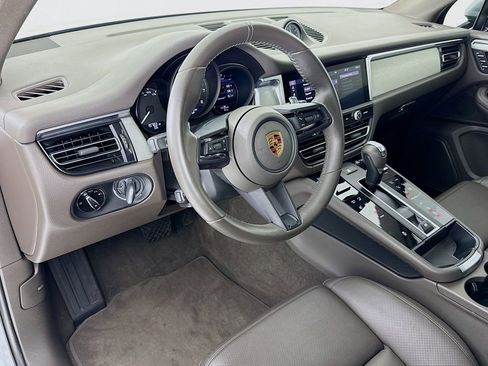 Certified 2023 Porsche Macan Turbo image 4