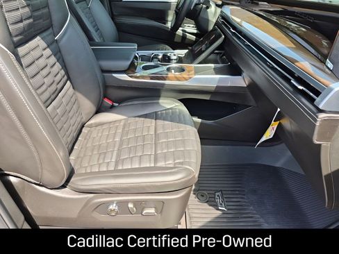 Certified 2026 Cadillac Escalade ESV Platinum Sport w/ LPO, ONYX Package AWD/4WD image 19